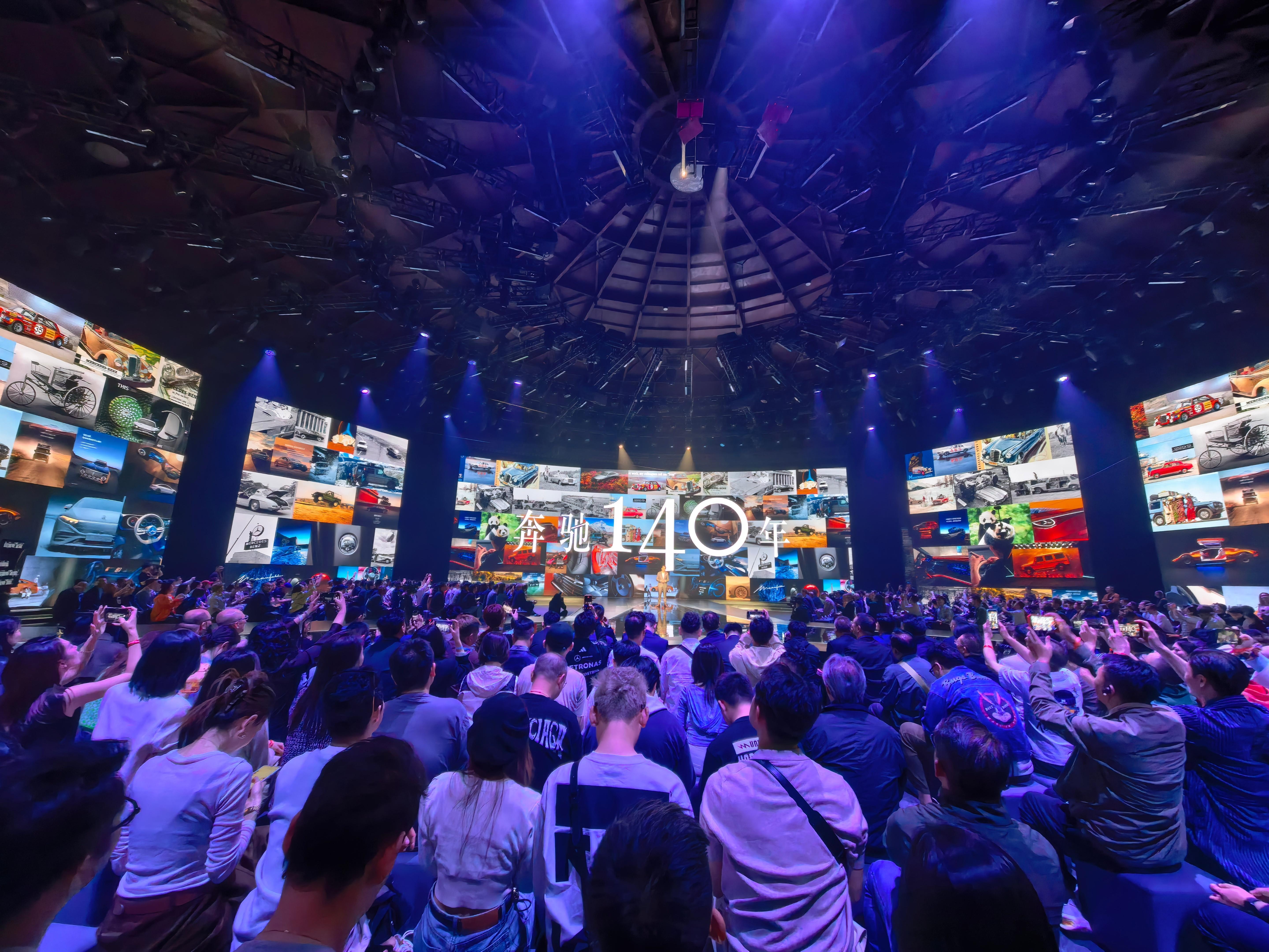 今天跟苏翊鸣一起来参加奔驰品牌日活动。提到奔驰，你印象最深刻的车，是哪一款？20