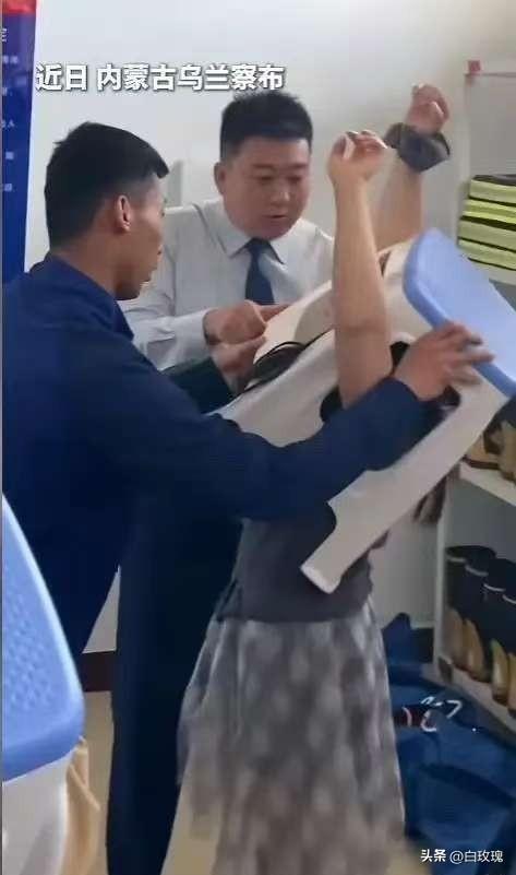 “太尴尬了！”6月2日报道，内蒙古乌兰察布，两名女子到消防站求助，每个人的脑袋上