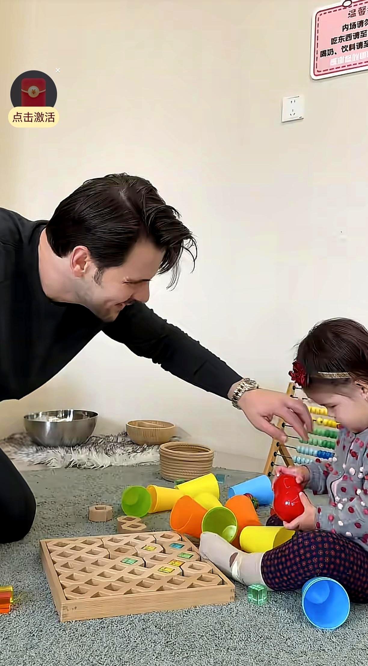 看到阿迪发视频求见盈公主，直言别再生气，能陪女儿吃顿饭吗，还让粉丝当传声筒——这