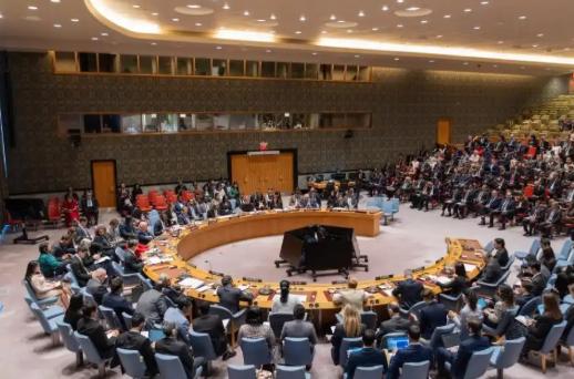 俄罗斯的专家有一句话说的话糙理不糙：如果中国真的跟日本打起来，那么想在中国屁股捡