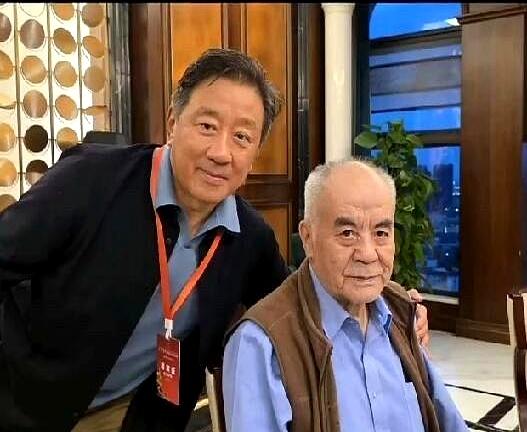 丁勇岱大家都熟吧？
演过白宝山，还演过《琅琊榜》和《人世间》里的老戏骨。

可他