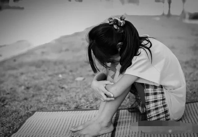 儿童被性侵，甘肃一12岁女孩被4人性侵。女孩曾经央求:叔叔，我下面真的很痛。这个