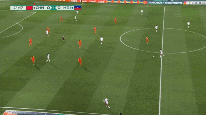 这个球[震惊]，裁判帮忙帮的好！不然的话，中国球迷的心都会碎掉，少打一人，还要再