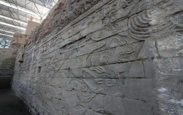 宋代石桥的护栏设计，在功能与形式的统一上达到了相当成熟的高度。其中最具代表性的便