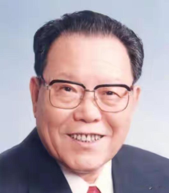 1994年的北京中枢，一份极其罕见的人事任命打破了历来的层级惯例。执掌全国中管干