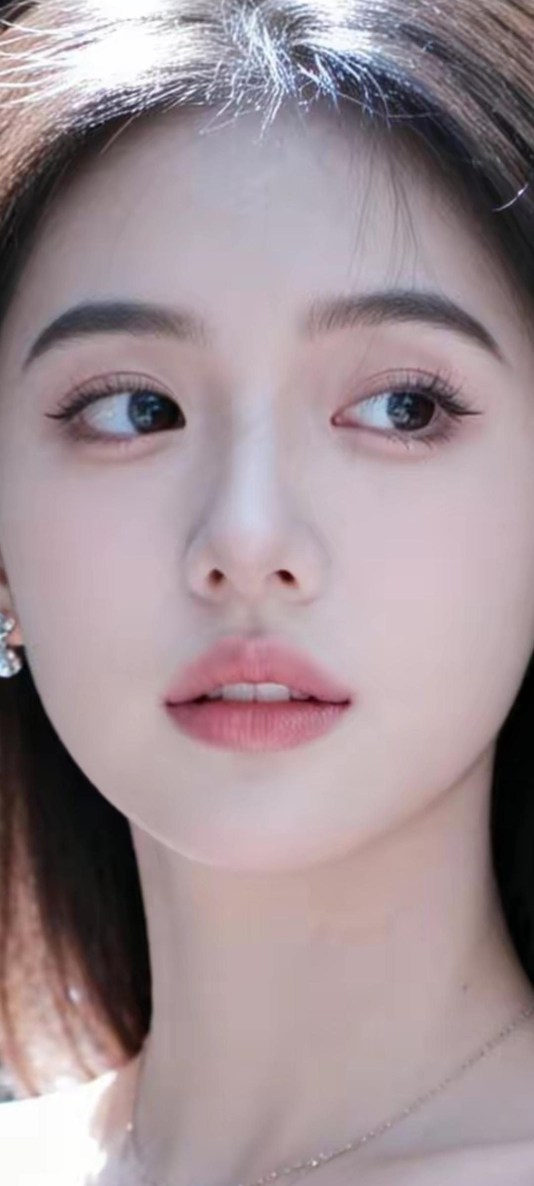 温柔甜美的少女，阳光下的动人瞬间。