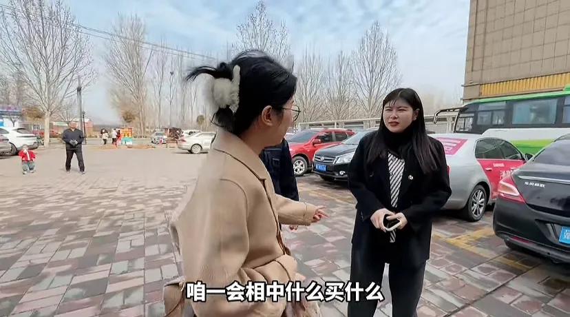 虽然不是亲姐姐，但胜似亲姐姐，杨增的慢性子被姐夫“都是洞”催的把结婚、生子提上日