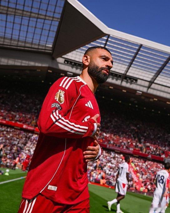 埃及足协主席哈尼·阿布·里达已致电利物浦球星萨拉赫，以跟进其身体状况的最新进展及