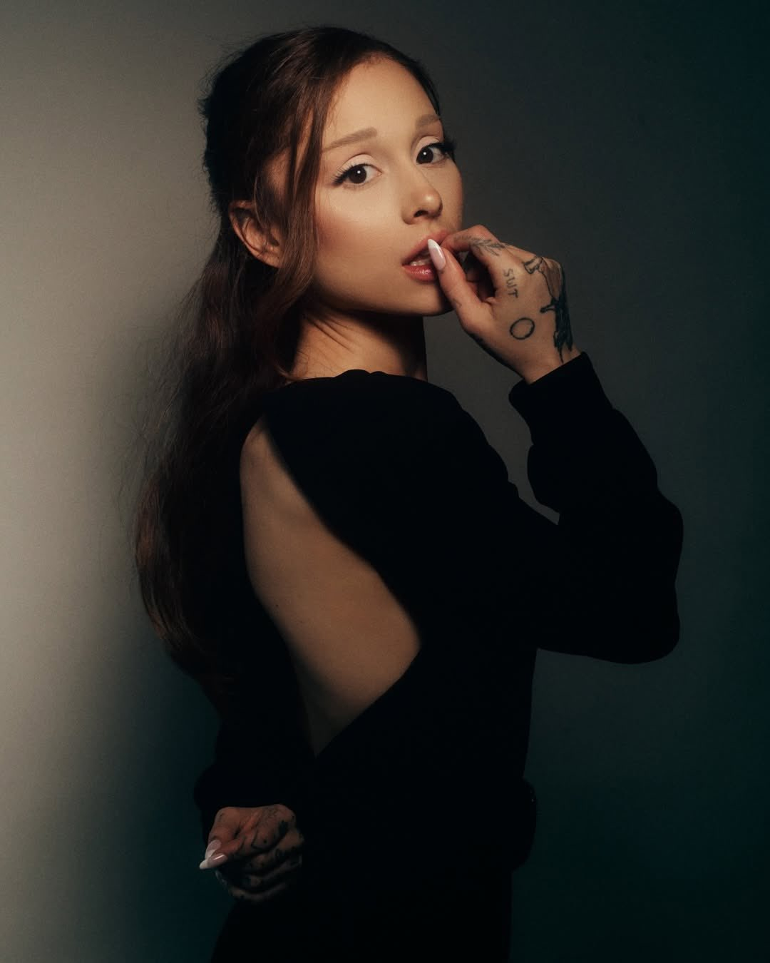 【女王发言！！！】Ariana Grande 在新单曲《hate that i 