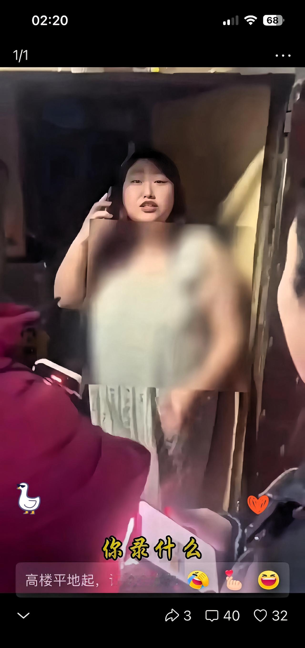 榴莲发霉了，

190元退款到手，

她被警察带走。

这事真发生了。

山东德