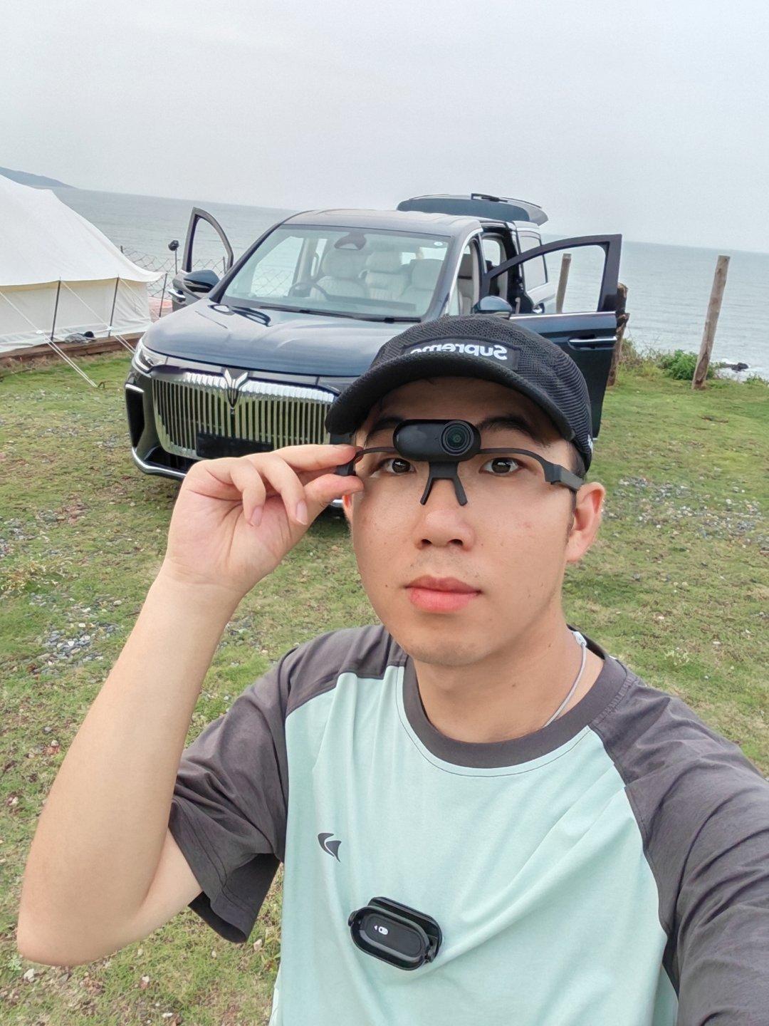 今天我是一个头上长摄像头的男银[笑而不语]  ​​​