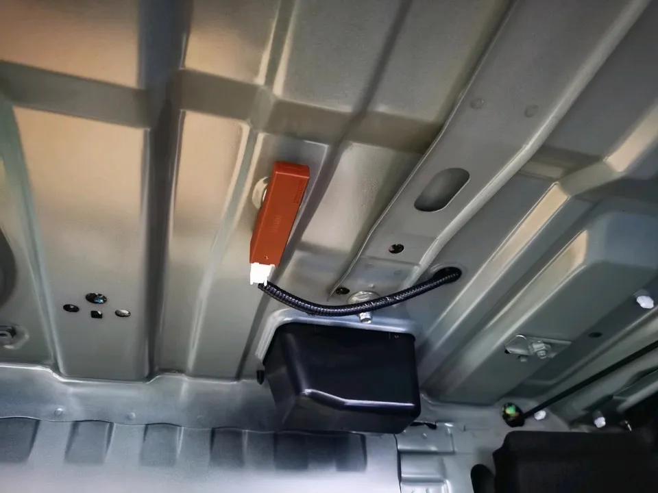 有没有凯美瑞车主，我想问问凯美瑞后备箱这个预留喇叭位置，直接买一个装上可以吗？里