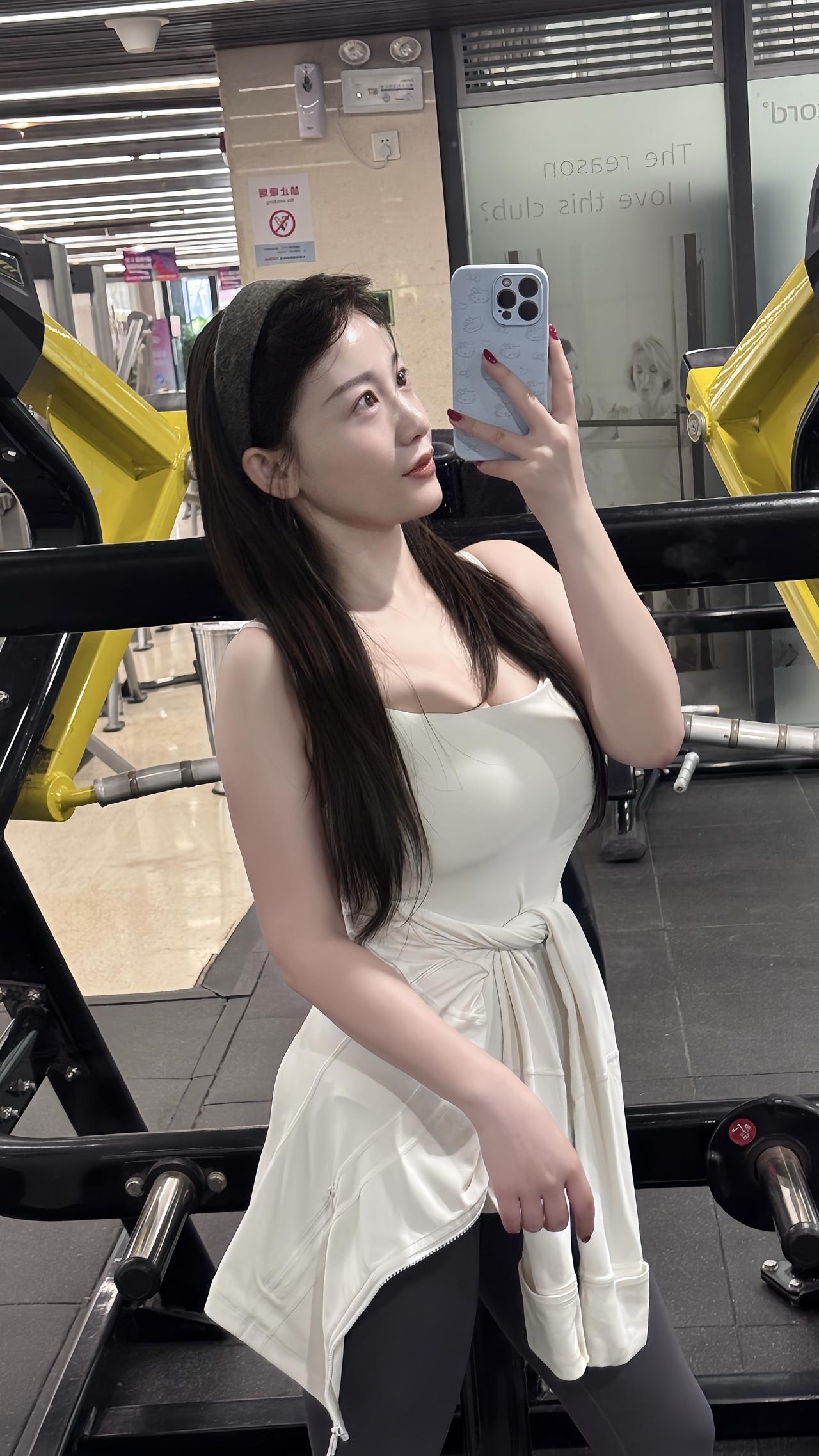 白羊座 对镜拍 健身日常 ootd穿搭 毫无训练痕迹