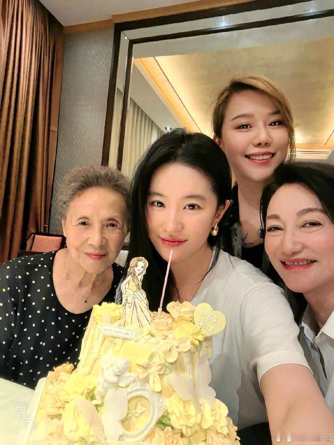 #到底是谁在替我见刘亦菲#不得不说神仙姐姐真的绝美，刘亦菲姐姐真的是妥妥的宝藏女