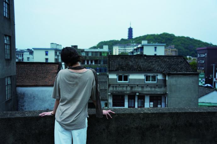 菅韧姿早该这么演了 车明明最难得的是不卖惨。她累、她委屈，但她没把自己活成受害者