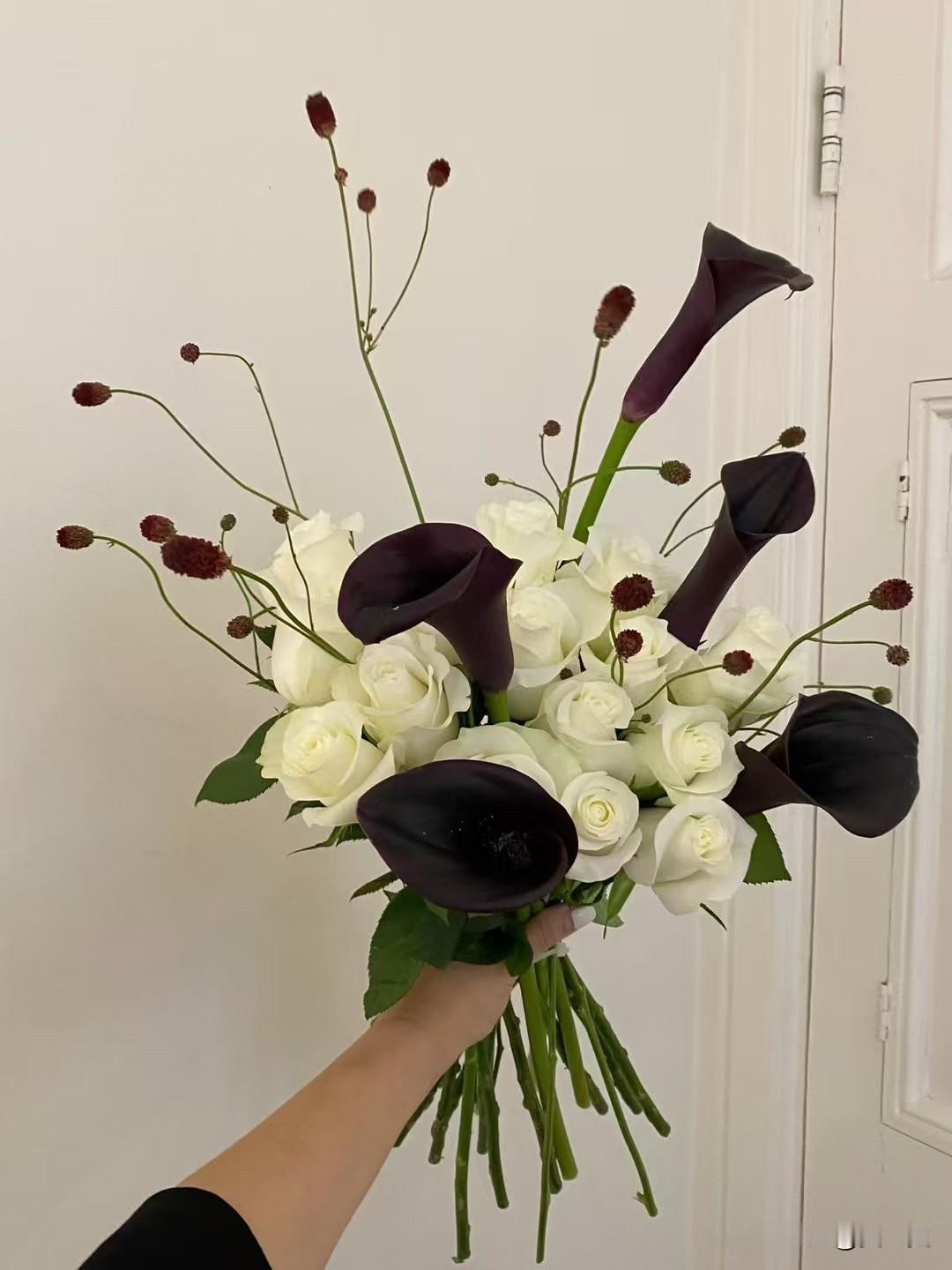 生活美学｜花艺之美
花是具象化的幸福
以花为媒介
把一份温柔分享给更多的人
随手