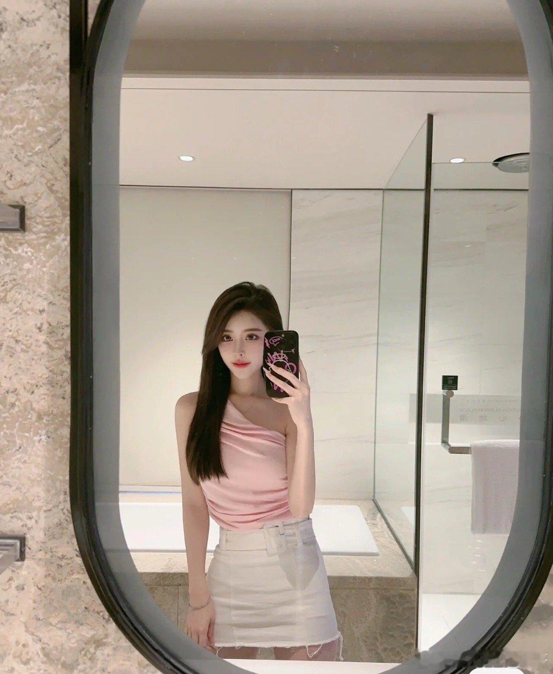 我们投资的公司是处在特定的时代中，或多或少会受到很多宏观因素的影响。价值投资无论