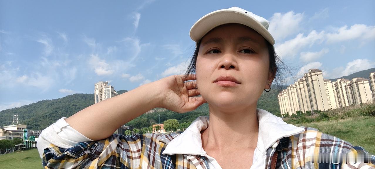 天空很蓝，世界很美，我今年40岁，38岁得了宫颈癌，今天我终于为自己勇敢的活出了