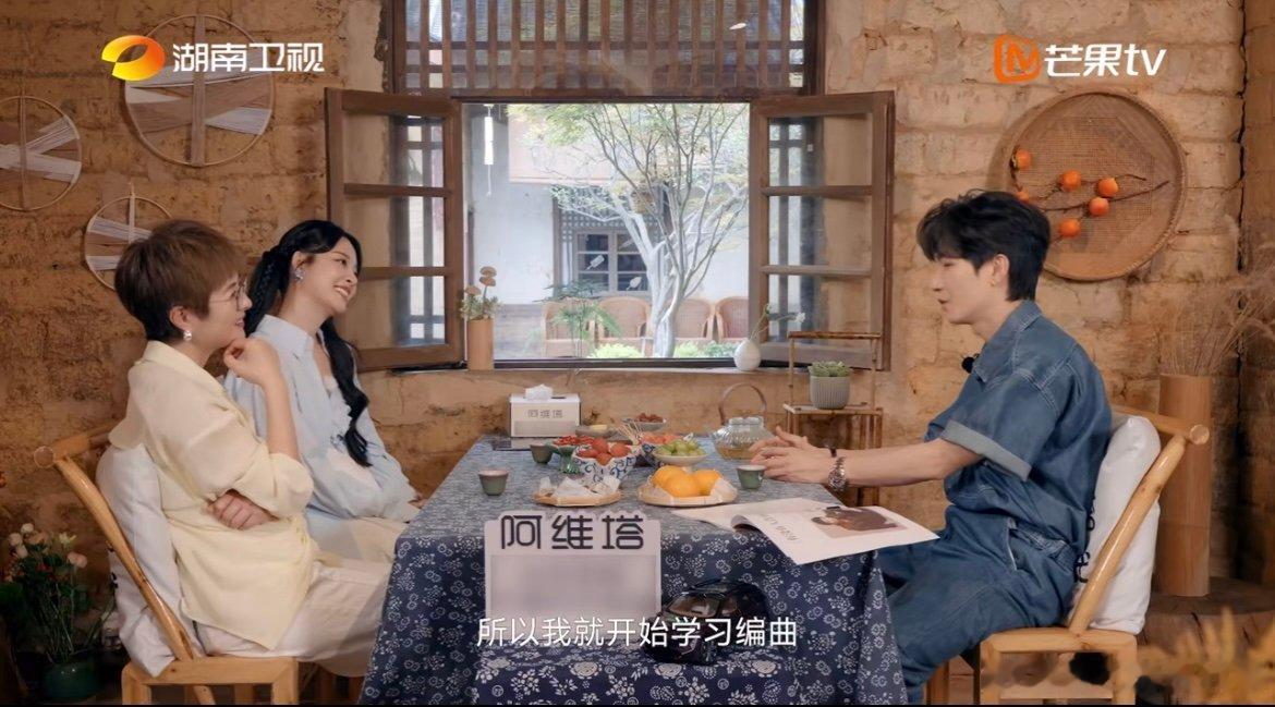 陈楚生[超话]陈楚生像写日记一样写歌不用纠结主题够不够深刻，也不用琢磨旋律够不够