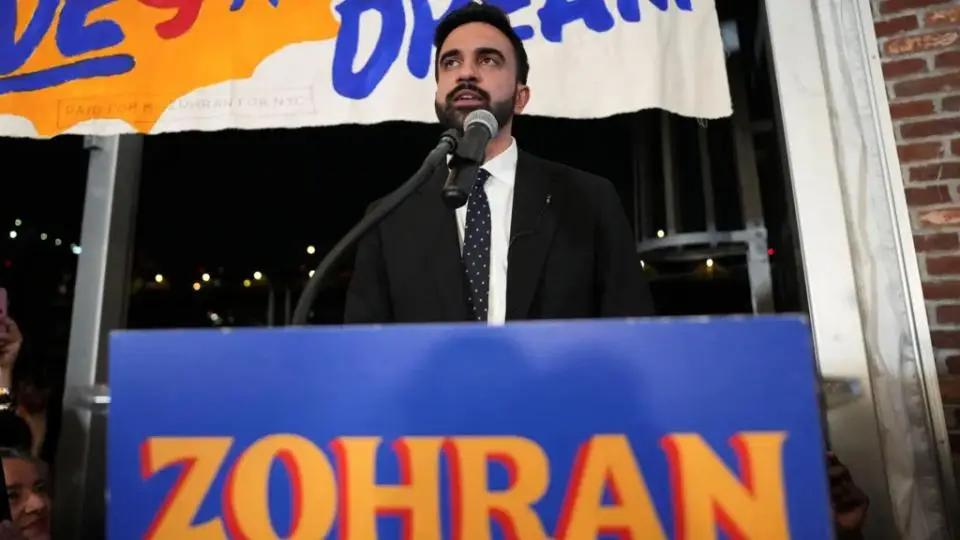 突发！淡出公众视野许久的奥巴马，突然高调现身南布朗克斯区，不是参加官方活动，而是