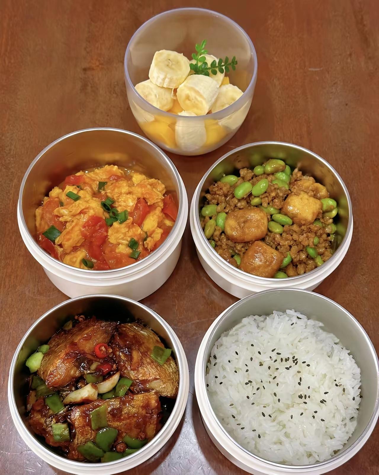 老公让我在这问问，
哪个媳妇回婆家不做饭的。