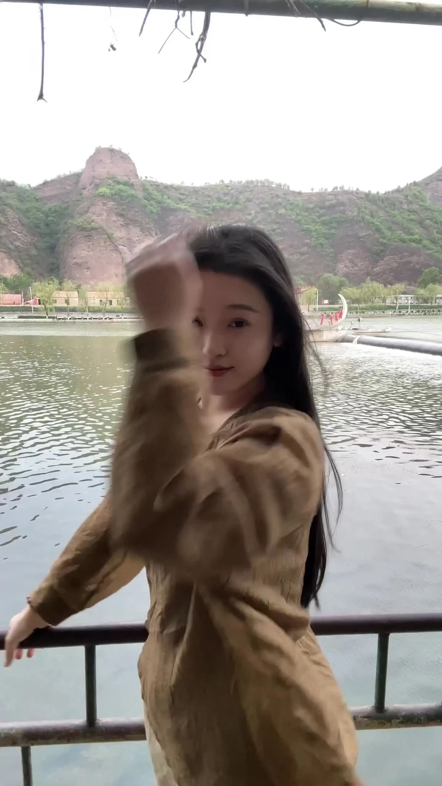 城市的喧嚣  被晚风温柔中和