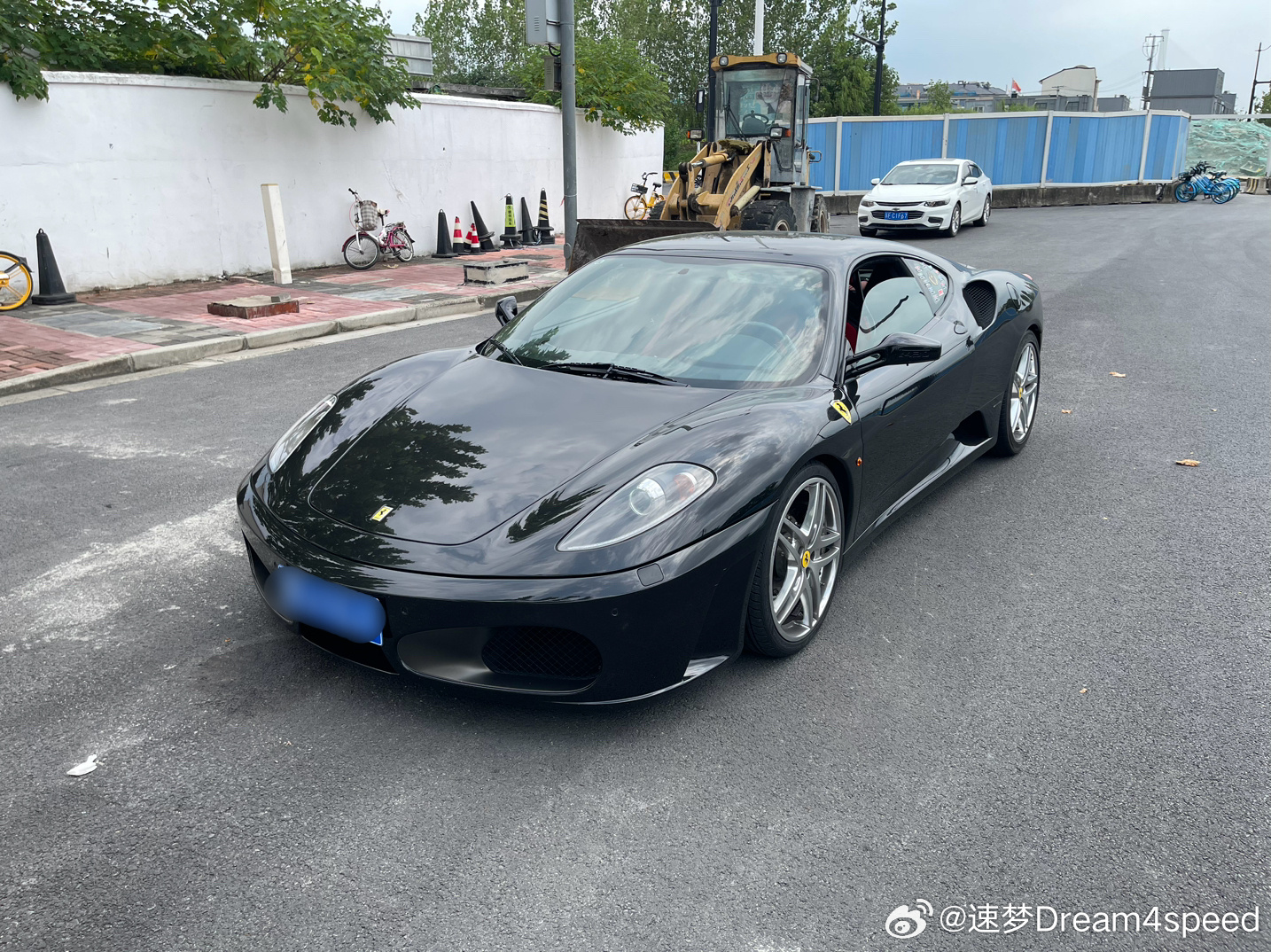 论地下室有多潮湿，看车门板皮子就知道，一直恒温车库也不行，得晒一晒除潮，下次re