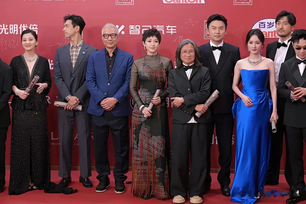 女二抢女主风头！故伎重演的杨幂这回怕要碰到头铁了[憨笑]谁叫她敢抢国际巨星章子怡