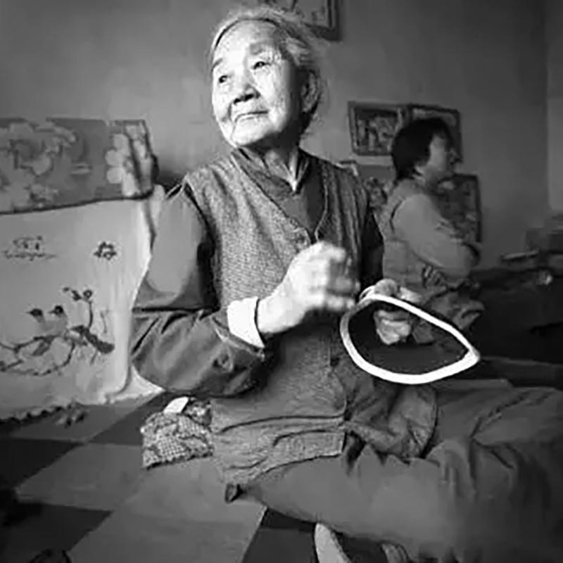 赵润梅（1924年—2008年2月），山西盂县人。赵润梅17岁时被日军抓进炮台充