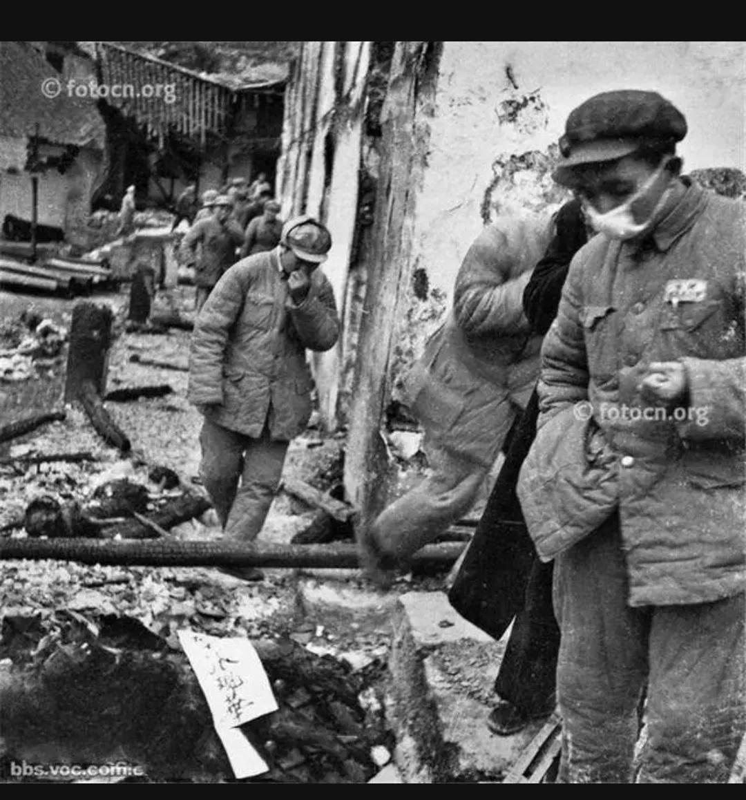 1949年，杨虎城将军遇害的现场，一张罕见的留影，从镜头中我们可以看到，现场一片