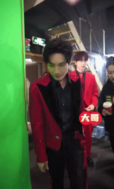 #0713春晚后台也闲不住# 我滴哥哥们进春晚好像刘姥姥进大观园啦哈哈哈，激动的
