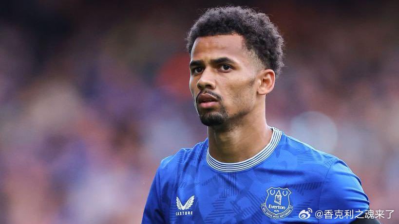 前天空体育记者拜利透露利物浦准备对埃弗顿边锋恩迪亚耶展开一笔开创性的引援运作。利