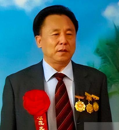 包养10名情妇，生下11个私生子，75岁还在拼命生娃——湖南“土皇帝”倪福林的荒