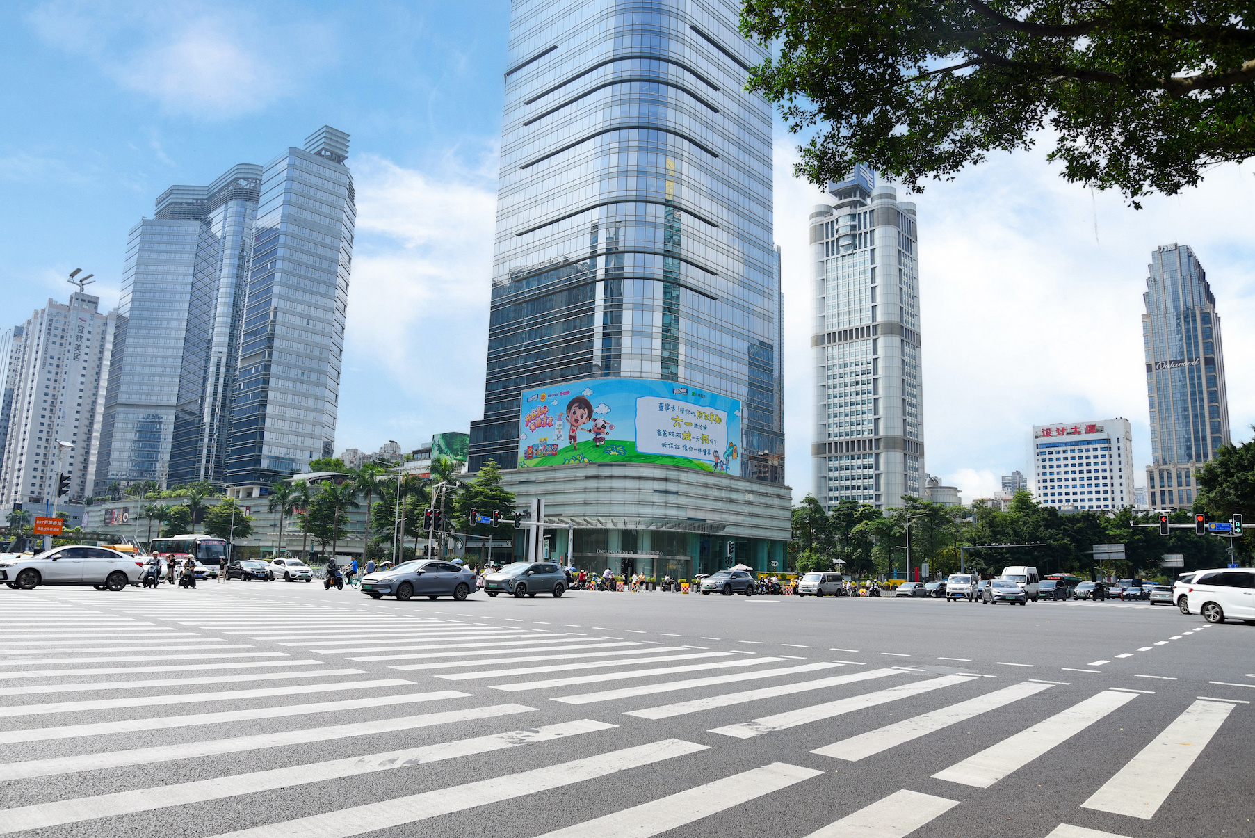 周一请假和周五请假是不一样的 阿尔卑斯 南京东路有小朋友霸屏喊话董事长，谁懂人类
