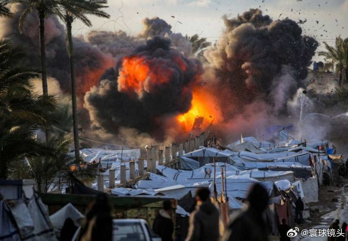 寰球镜头巴以冲突 以色列在与伊朗和黎巴嫩真主党激战之际仍持续轰炸加沙地带。加沙民