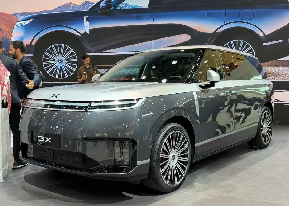 说真的，今天北京车展小鹏GX那个发布会我看了，何小鹏站台上讲得挺激动的，但我心里