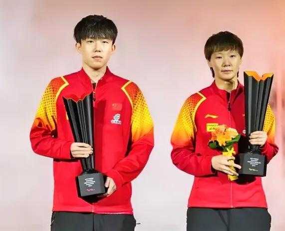 这次，福冈乒乓球总决赛，国乒的俩大个双双夺冠捧杯 ，印象中的国乒队员个子不是很高