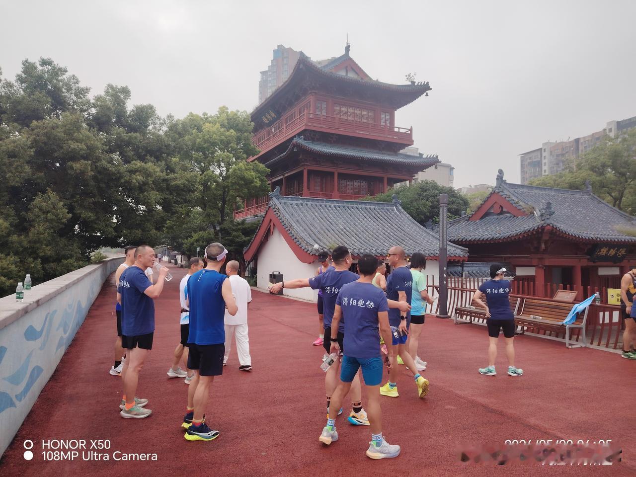上头条召唤豆包 打卡古风建筑，跑友相聚乐享运动时光！🏃‍♂️🏃‍♀️