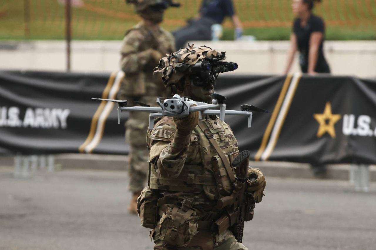 据半岛电视台报道，美国国防部近期抛出了一份总额高达1。5万亿美元的巨额预算案，其