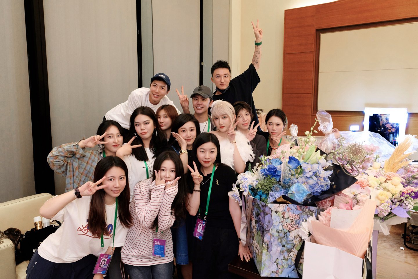 关晓彤生日在王牌过王牌节目组给关晓彤庆生！ ​关晓彤生日在王牌过啊啊啊 ​​​