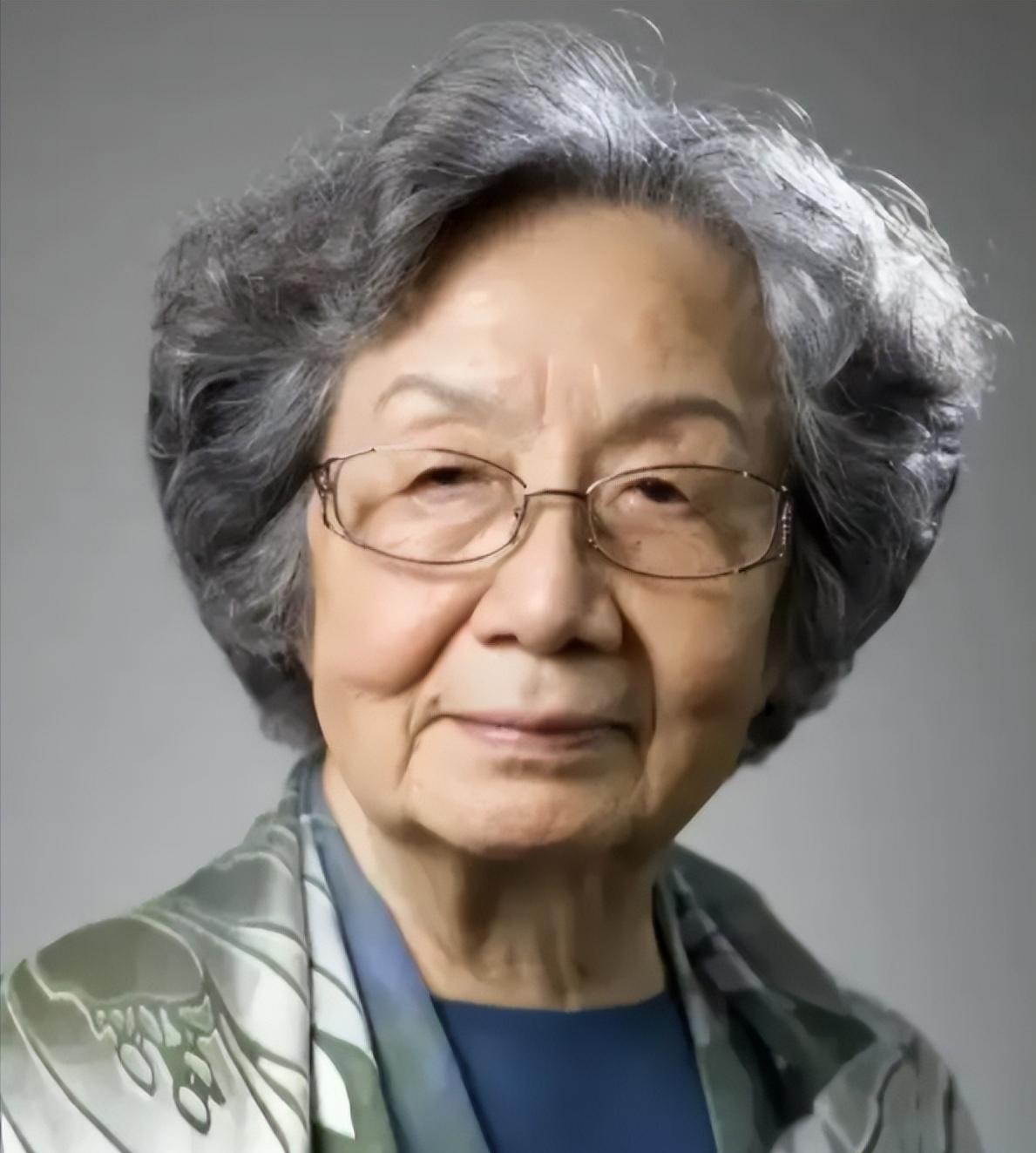 2024年，百岁老人叶嘉莹去世，她在95岁时就把3568万积蓄，捐给了南开大学，