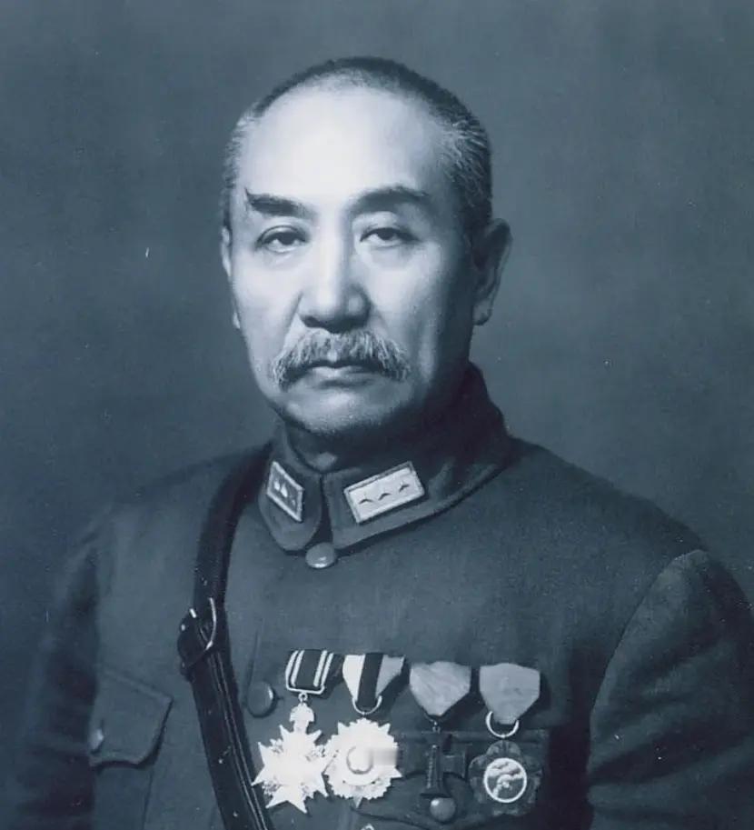 1949年，太原解放前，10个特务刚杀了一批地下党员，正在喝酒庆祝。可特务不知道