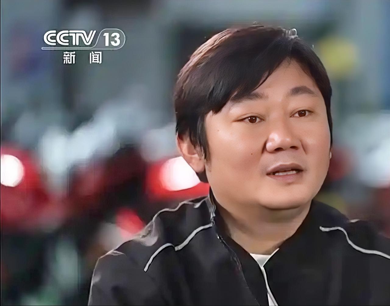 央视《面对面》采访张雪，他坦言拍卖时主动加进珍贵奖杯，不只为多筹善款，更是想让爱