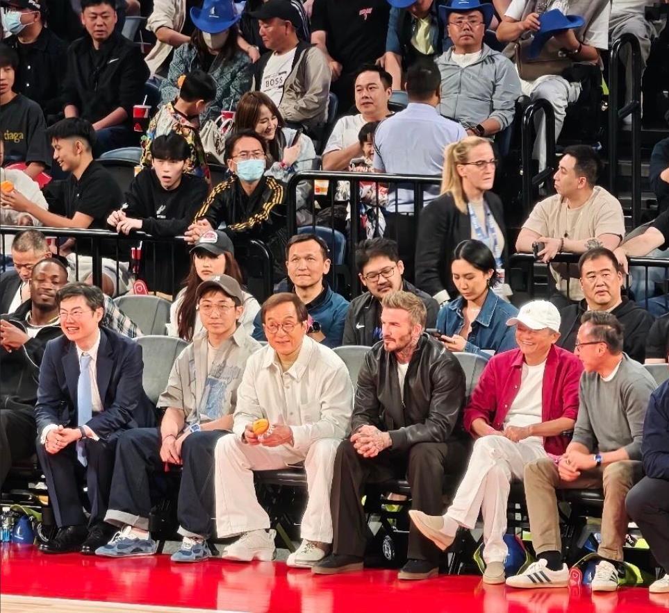 马云、蔡崇信罕见现身！阿里巴巴创始人马云现身观众席，据现场观众在社交媒体分享的照