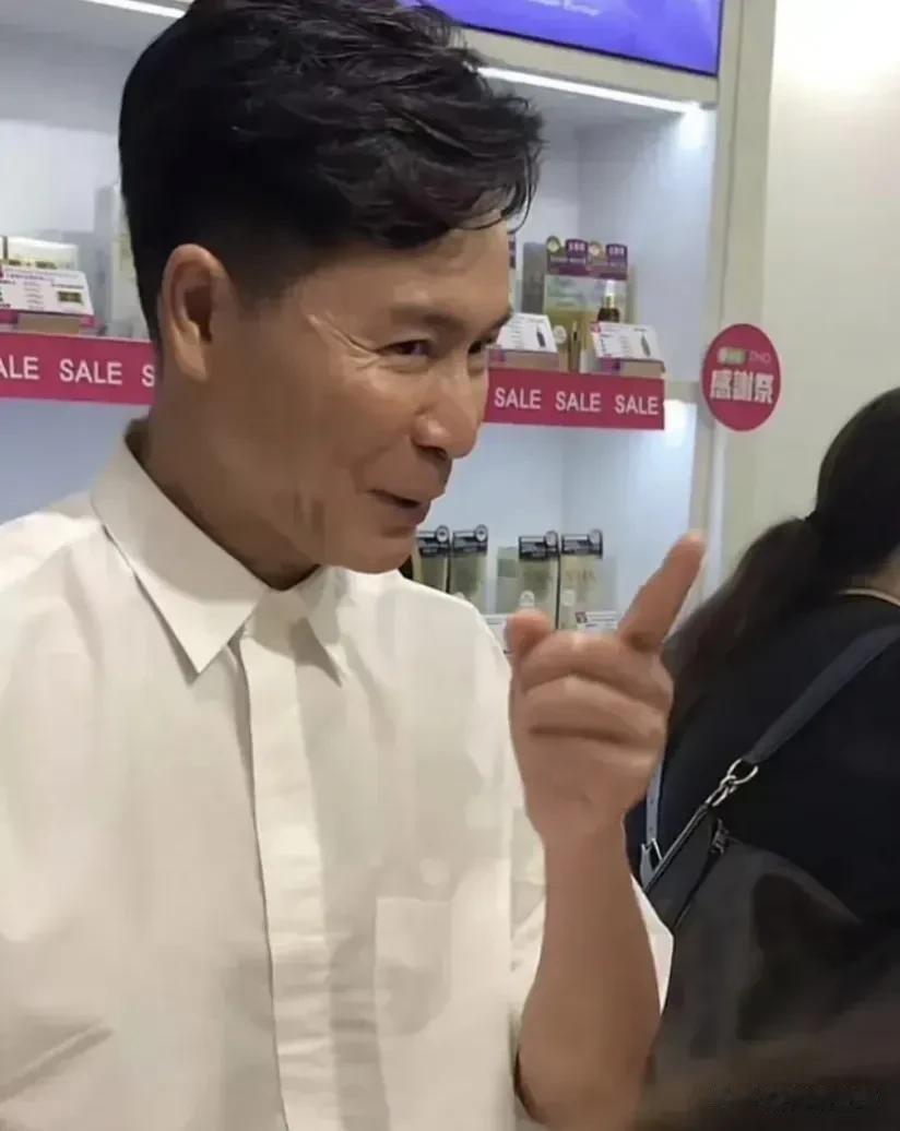 郭晋安真的是太可惜了，优雅的老去不好吗，为什么要这样呢，你一直都是靠演技吃饭的，