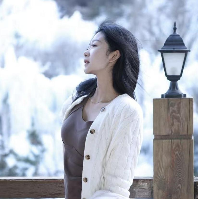 保姆在同一个家庭，
默默守护了22年
她六十岁那天，雇主的儿子对她说：“您年纪大