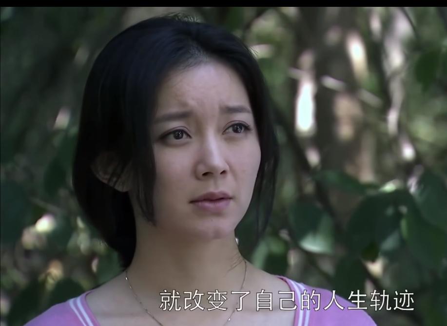 终于追完了50集的电视剧《青瓷》，发现其中的这位女演员好漂亮呀！

一双好看的桃