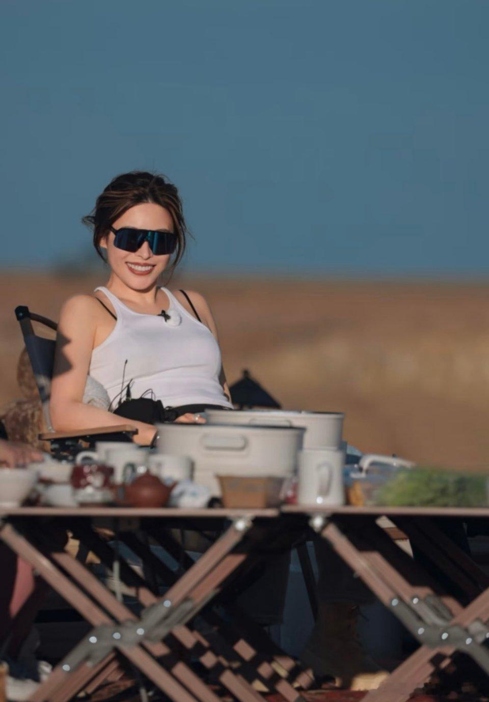 葛夕真的很强大，在他俩的关系中葛夕甚至像是男性的角色，像是父亲，她能包容能处理问