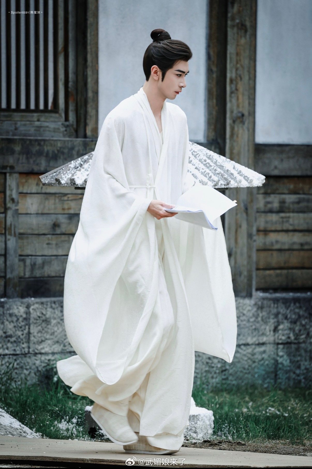 陈星旭《金枝》路透白衣恍如谪仙 