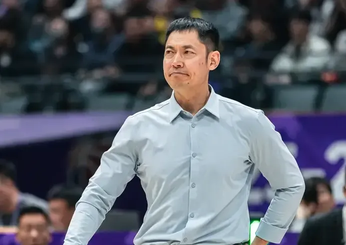 张庆鹏：最后两场面对的是强队，但季后赛机会在我们手里